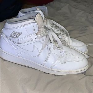 Jordan Retro 1 mids